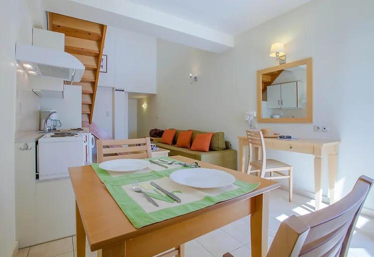Stella'S Apartments Толон Екстериор снимка